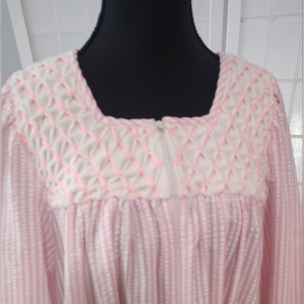 Vintage Pink Seersucker Women's Robe Housecoat Embellished Ribbon And Lace Large - Picture 3 of 14